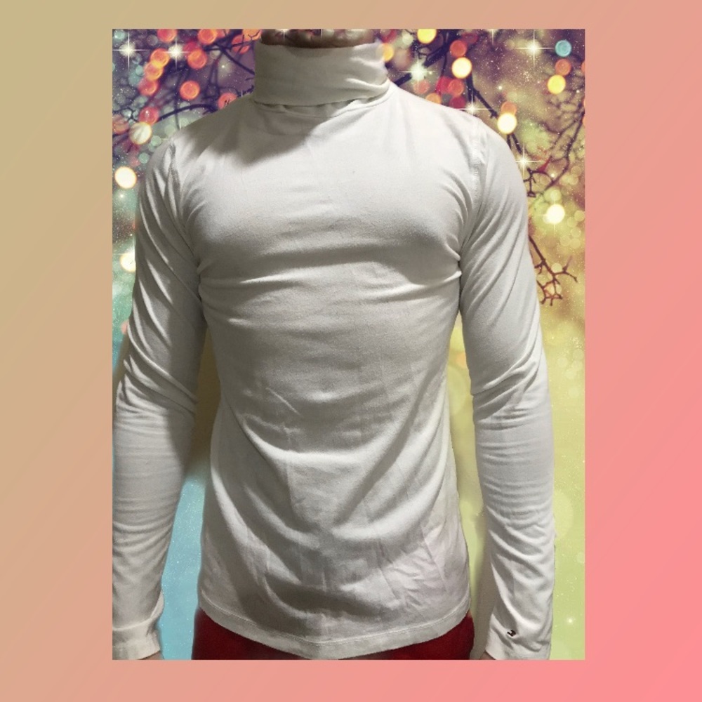 Turtle neck long sleeve tee
